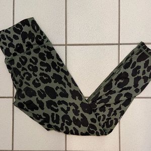 GUC bounce leopard leggings